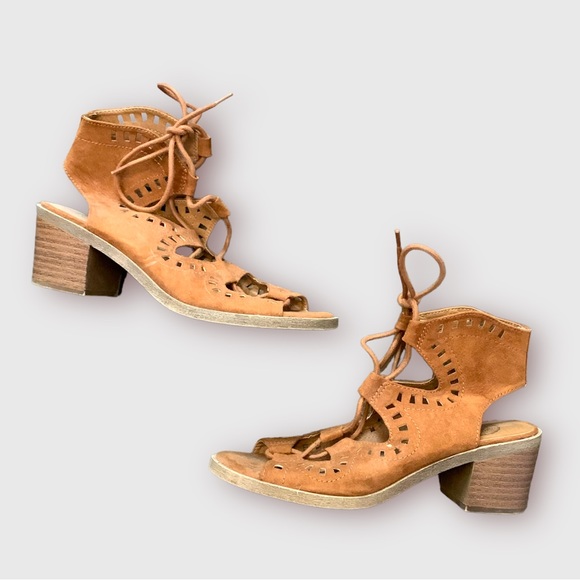 [SO] Laser Cut Heels - Picture 1 of 8